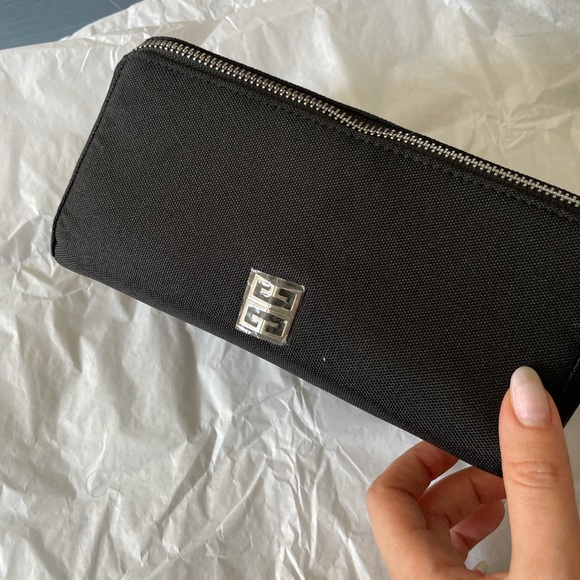 Givenchy black pouch - Picture 2 of 3